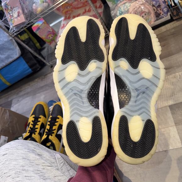 Athletic_Shoes